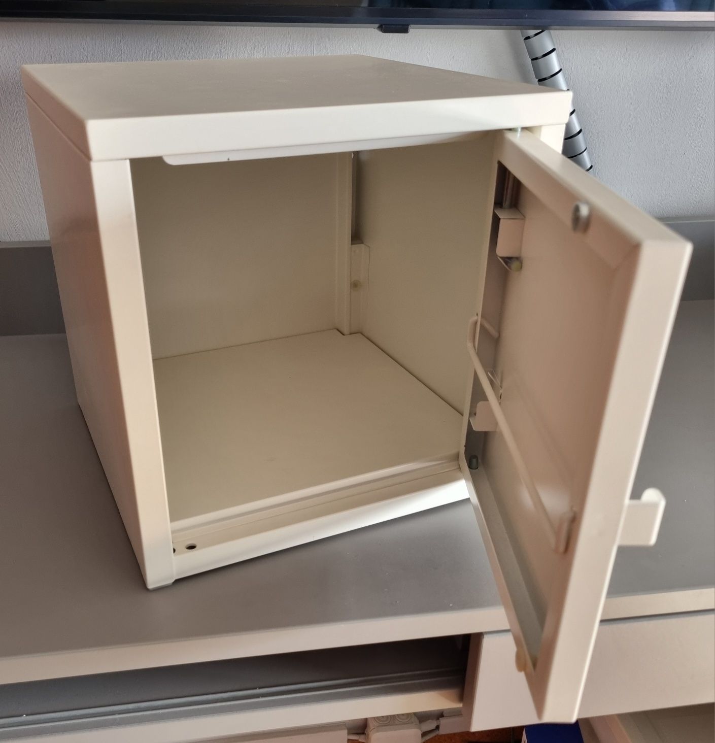 Cubo/armário metálico Ikea Lixhult