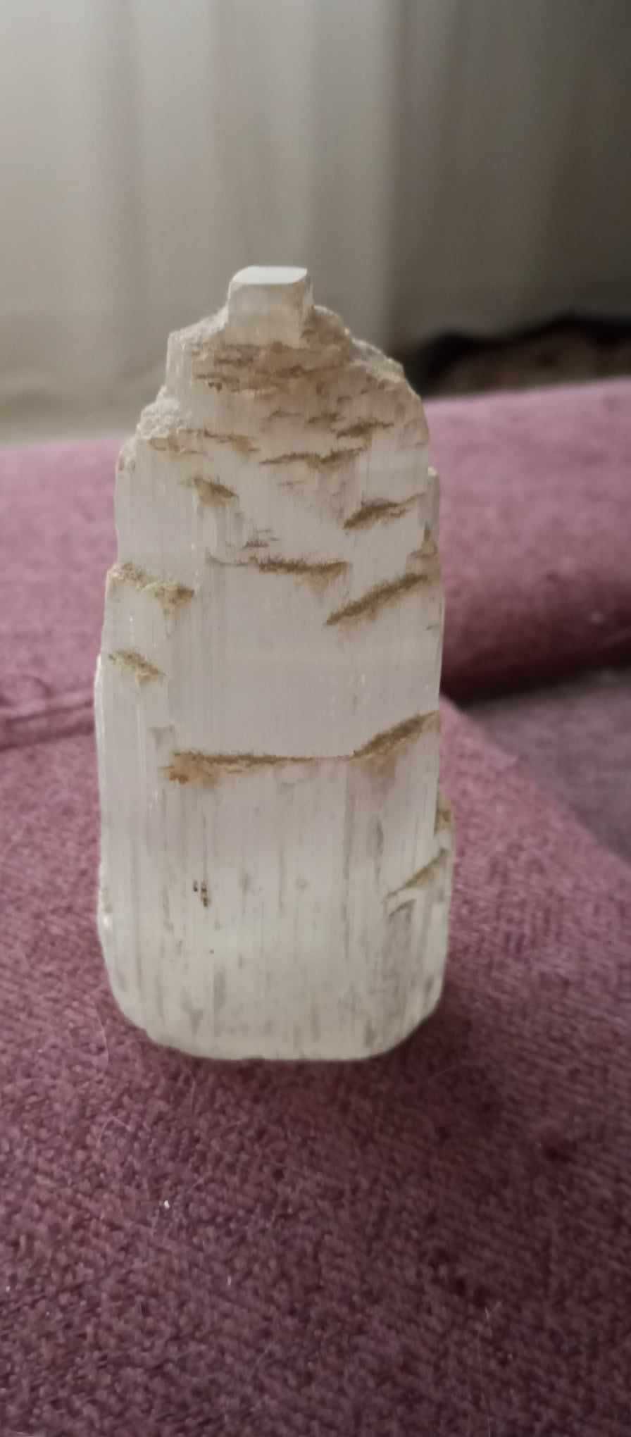 Cristal quartzo em forma de obelisco
