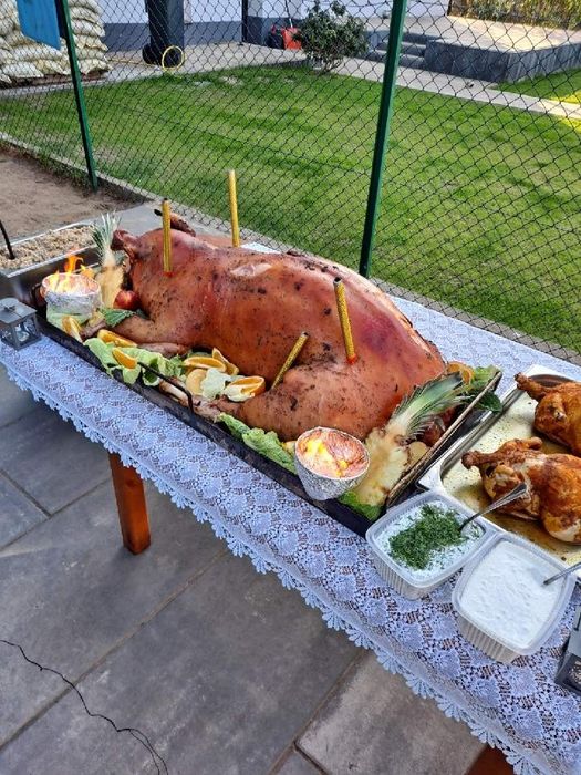 Prosiak pieczony, dzik pieczony. imprezy integracyjne