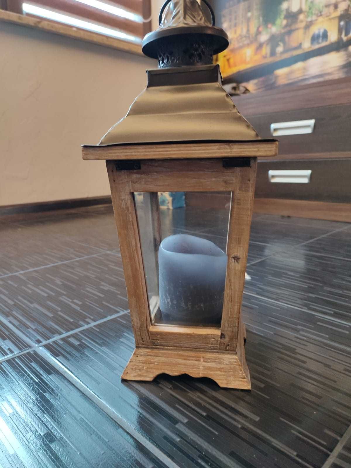 Lampion drewniany z metalową wieżą