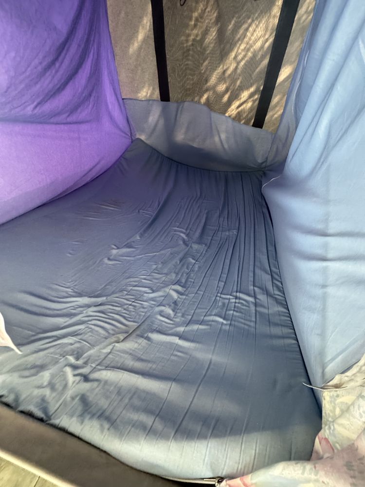 Vendo atrelado tenda com 2 quartos e avançado.