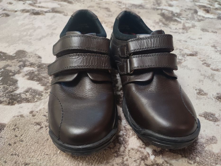 Кросівки туфлі взуття осіннє шкіряне фірмове