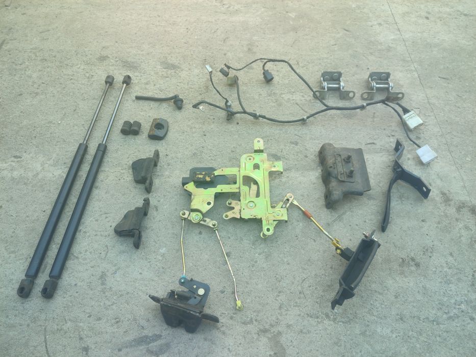 Продам замок крышки багажника на SsangYong rexton