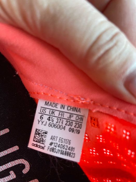 кросівки Adidas жіночі 37 1/2р