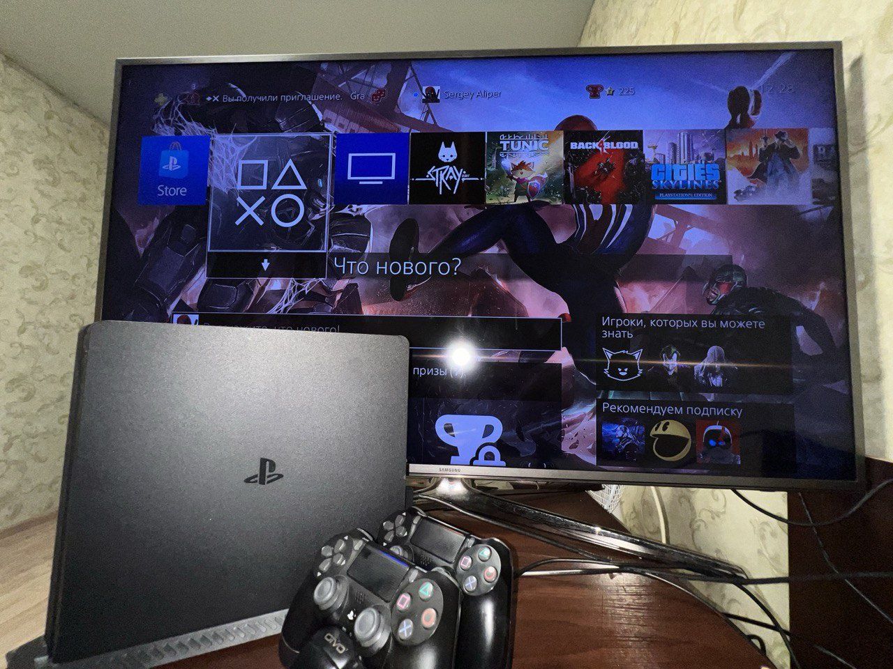 Продам Playstation 4 slim 1tb