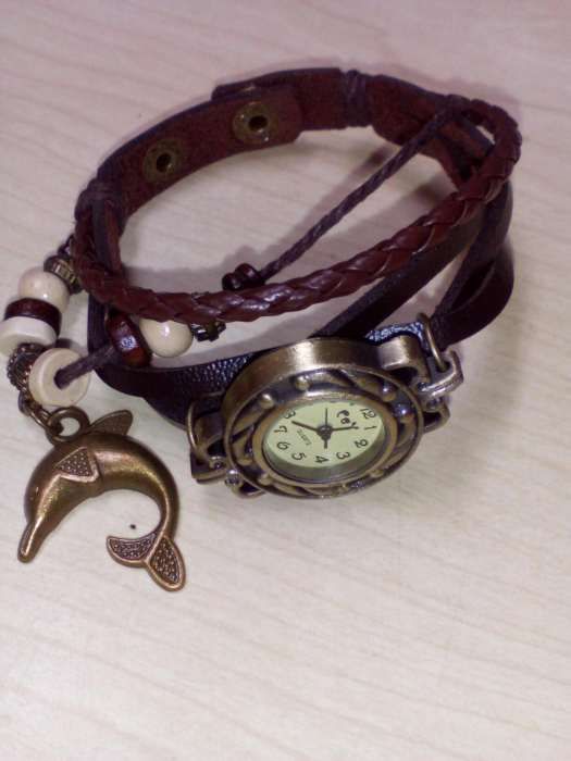 Relógio com Pulseiras.