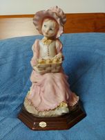 Estatueta marfinite com 24 cm altura