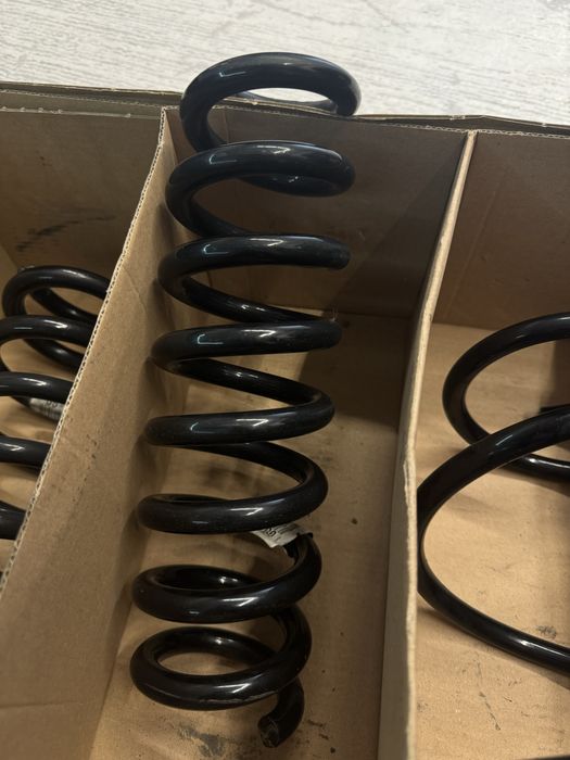 Пружини BMW F30/32/33/36 OEM (EDC)
