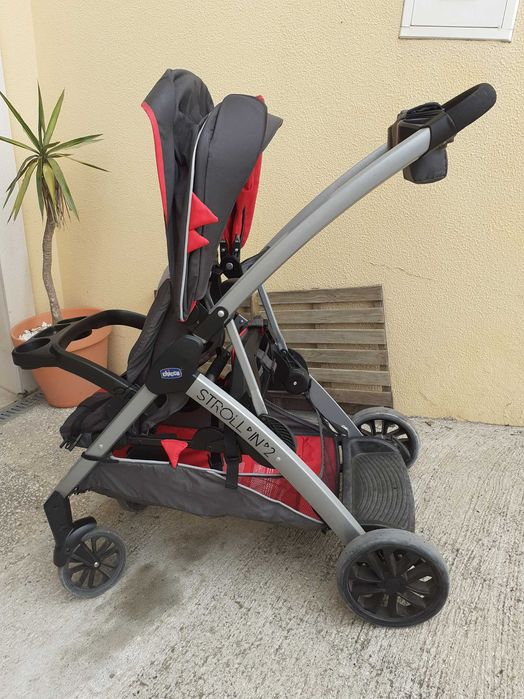 Carrinho Stroll'in'2 Chicco transporta 2 crianças de diferentes idades