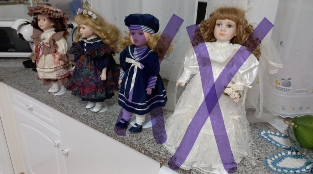 BONECAS de colecção em porcelana.Casa,Sala,Hall,Impecáveis.Antiguidade