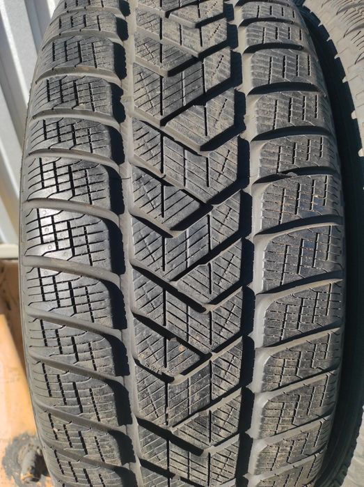 Шини 235/65R17 Pirelli