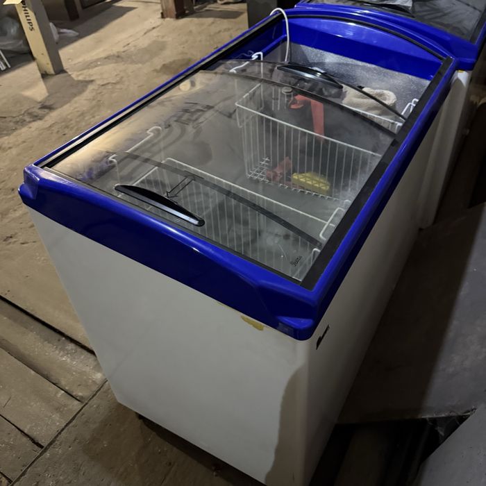 Морозильна вітрина Juka M400S