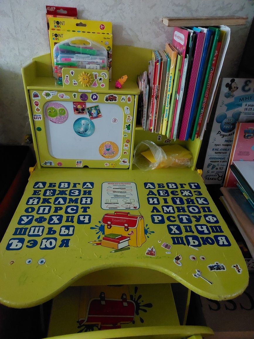 Продам столик дитячий
