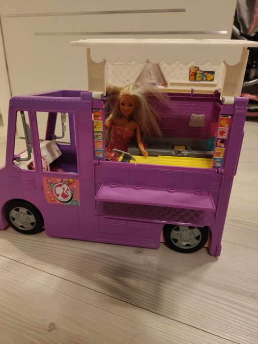 Food truck Barbie