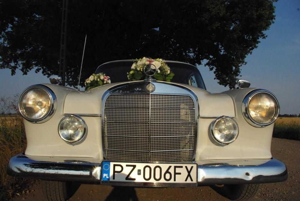 Zabytkowe auto do ślubu wynajem przepiękny Mercedes Skrzydlak klasyk