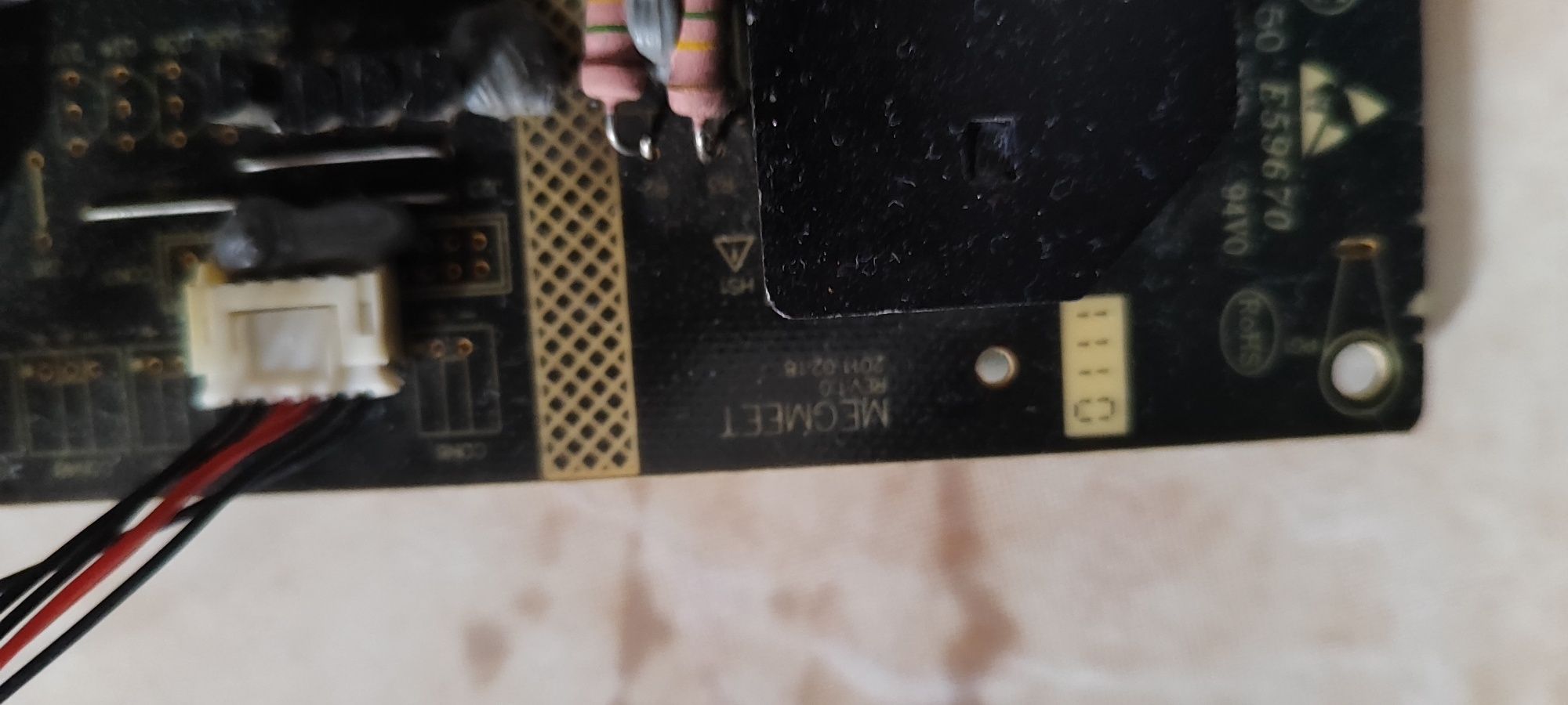 Fonte de tv e outras peças