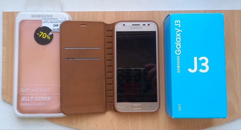 Смартфон Samsung Galaxy J3 (2017) J330F Gold