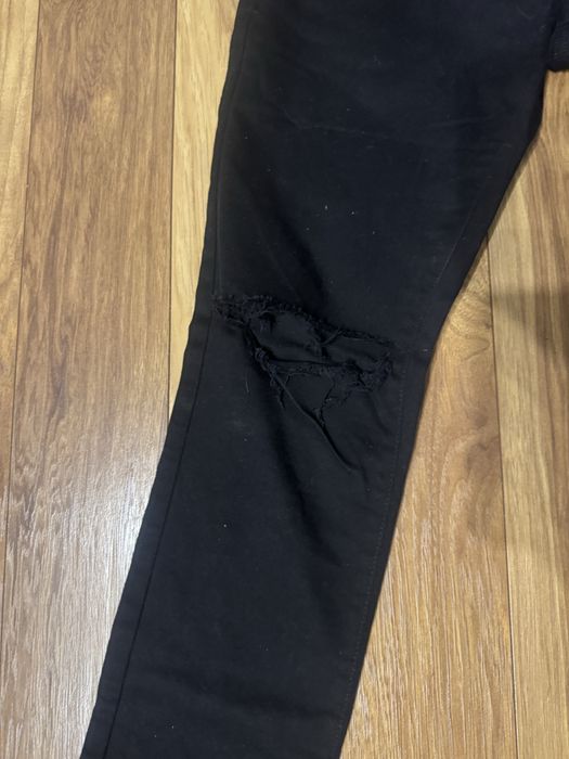 Spodnie męskie z dziurami