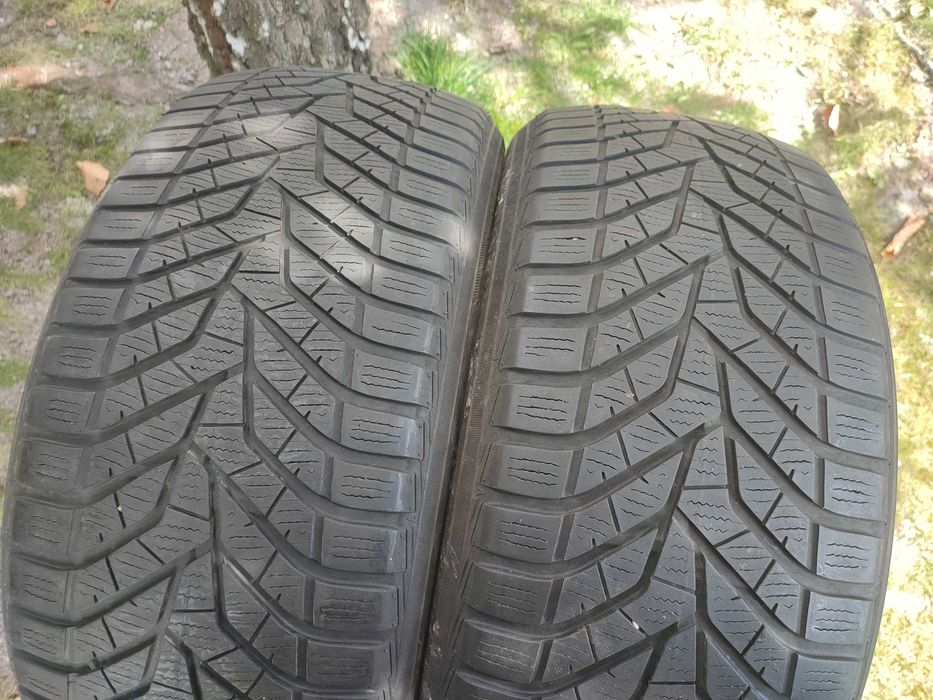 Opony YOKOHAMA BluEarth Winter 245/45r18 2 sztuki para