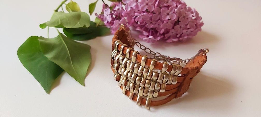 Bransoletka brązowa pleciona ze skóry z metalowymi kuleczkami - boho