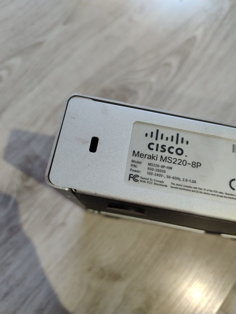 Switch Zarządzalny CISCO MERAKI MS220-8P-HW 8 Portów 10/100/1000
