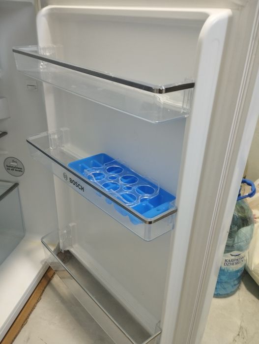 Як новий маленький холодильник із внутрішньою камерою Bosch