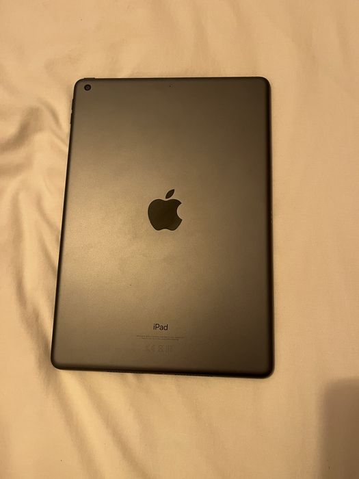 Ipad 7 geracao 32gb + capa e teclado logitech + capa + caixas