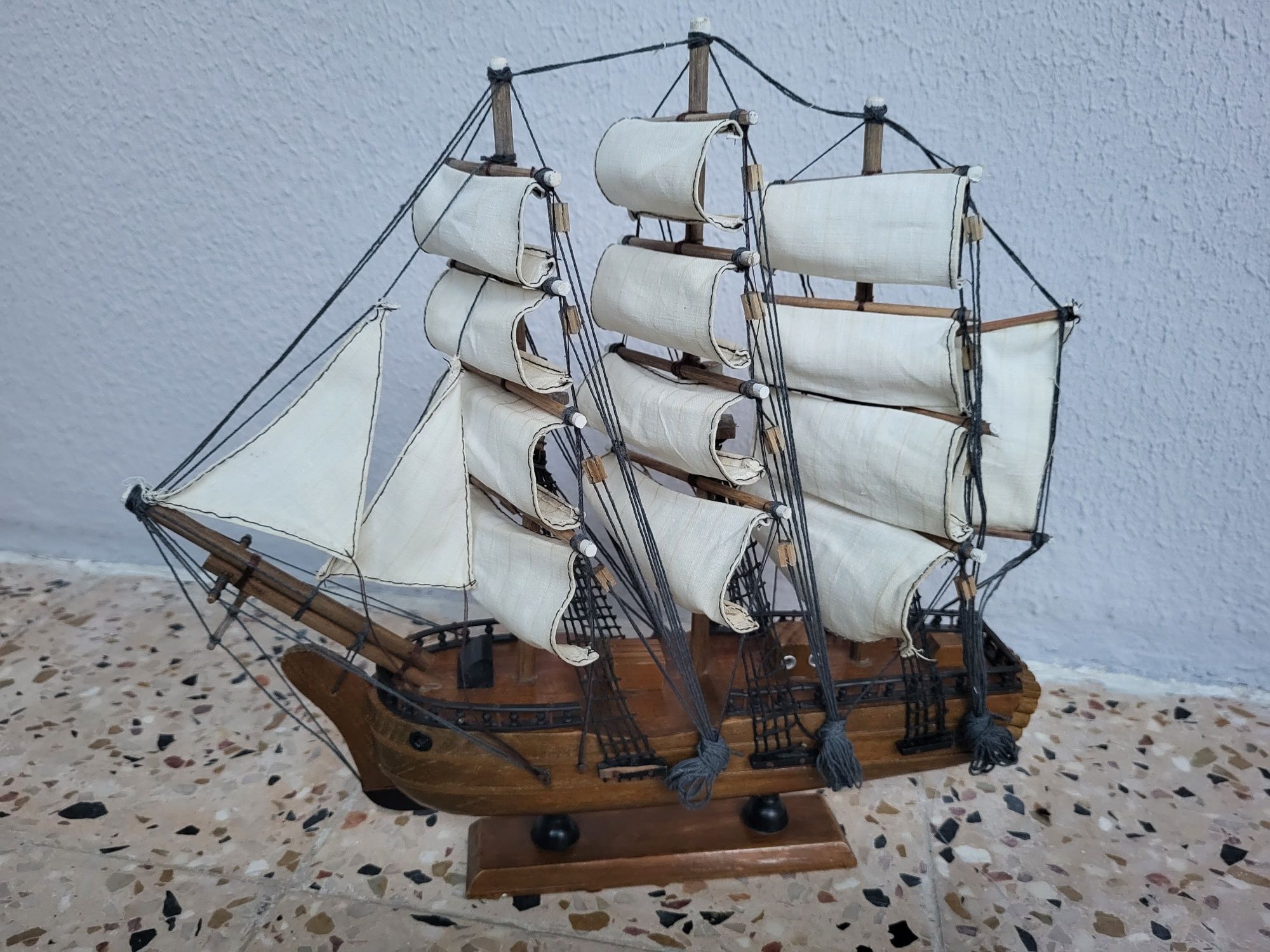 Barco em miniatura