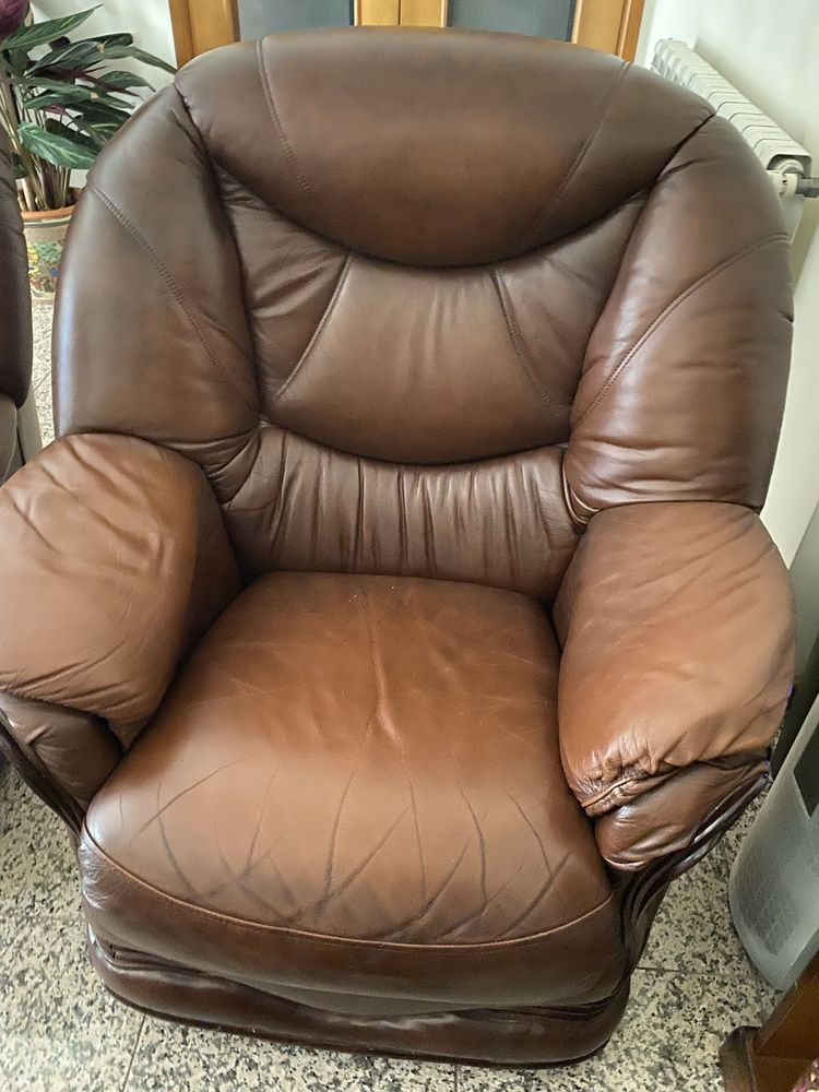 Conjunto três sofás de couro