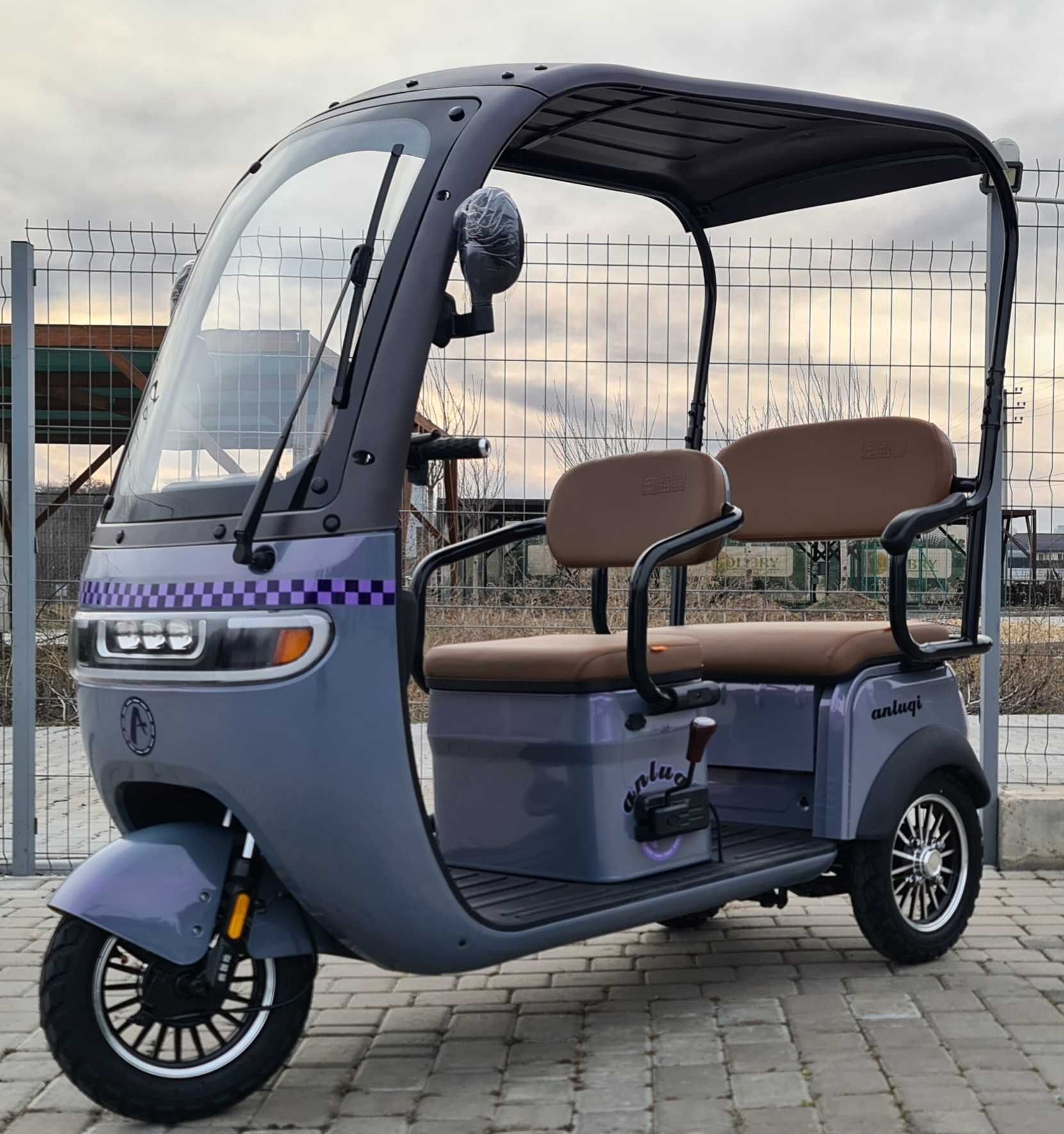 Скутер трехколесный электрический, трехместный 1000W