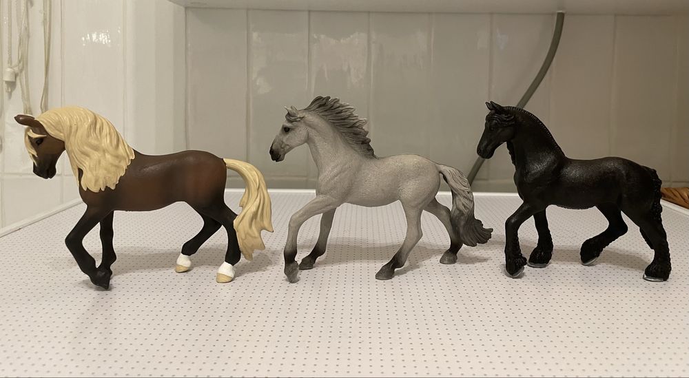 Schleich koń zestaw 3 konie fryzyjski sorraia paso mustang ogier