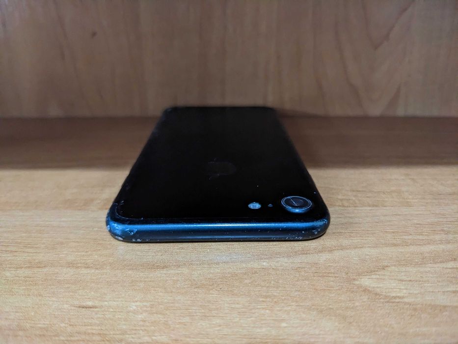Смартфон Apple iPhone 7 A1778 32GB с кабелем зарядки