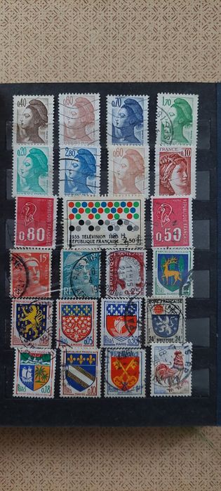 Stare znaczki pocztowe oraz klaser