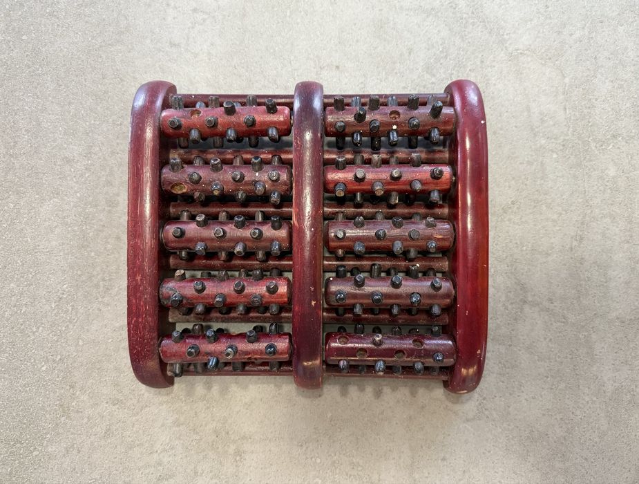 Масажер для ніг дерев'яний