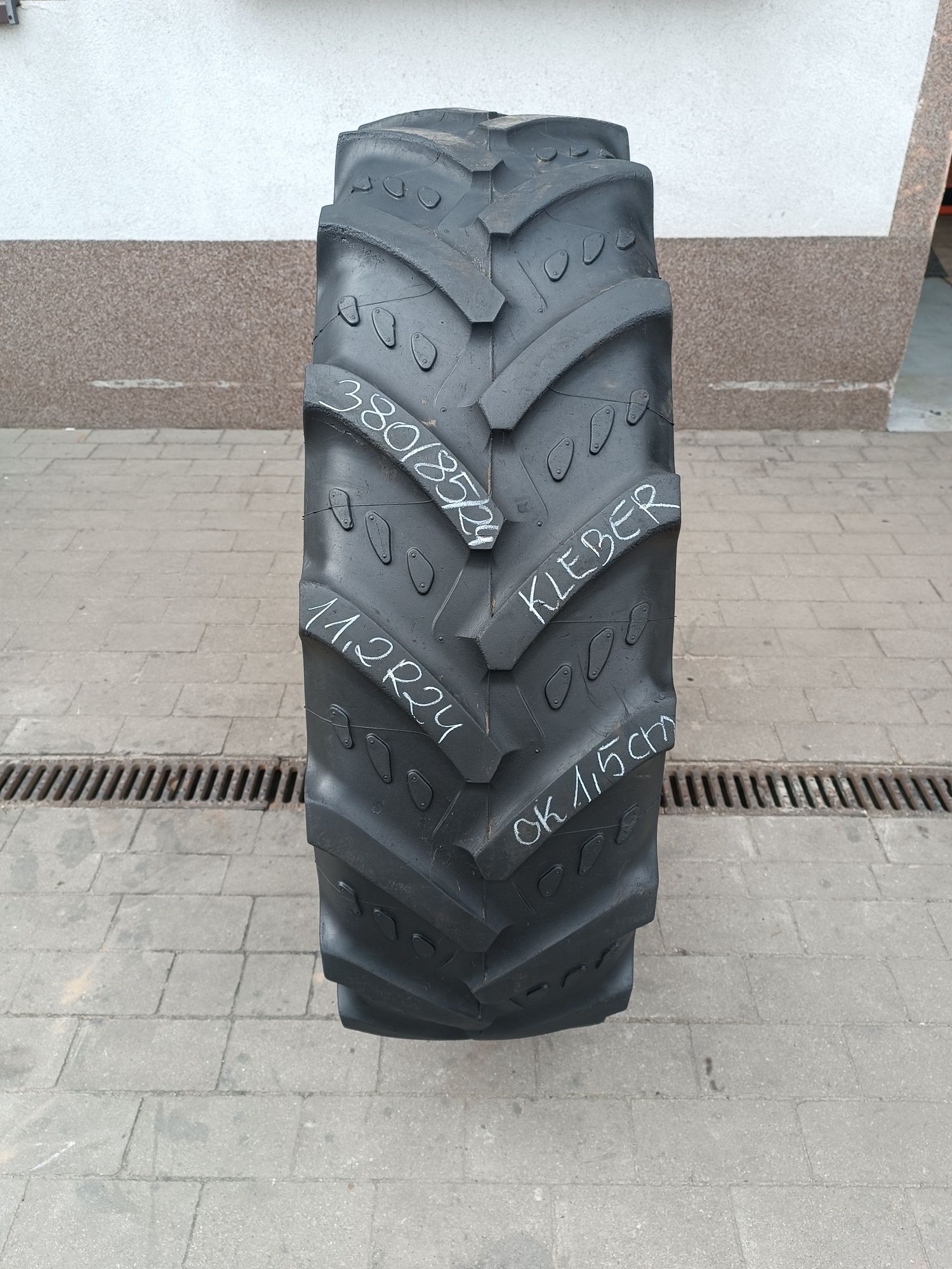 380/85R24 Kleber Tracker 11.2R24