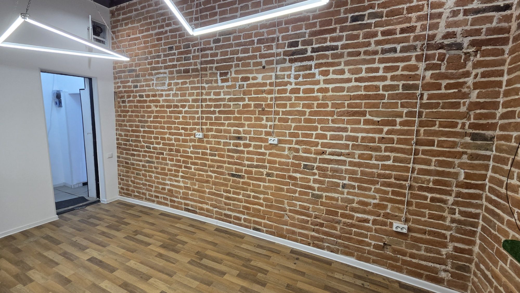 Продам 2-х кімнатну квартиру в центрі