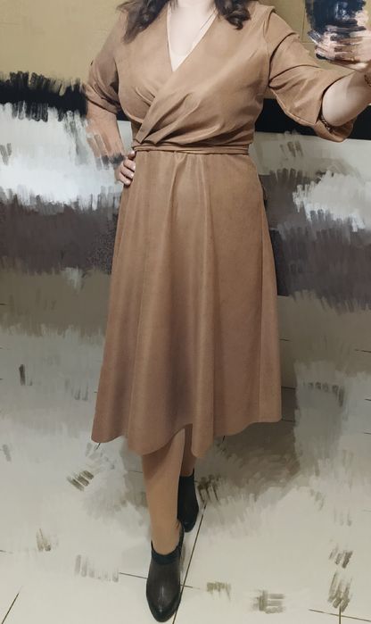 Сукня жіноча бежево-коричнева