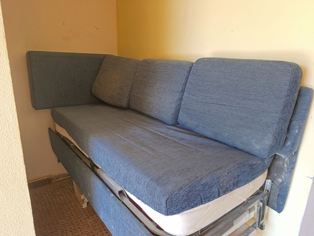 Sofá-Cama em Azul