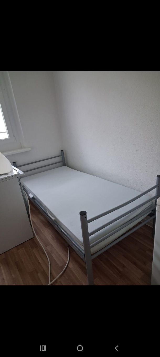 Łóżko pojedyncze metalowe 90 x 200 z materacem