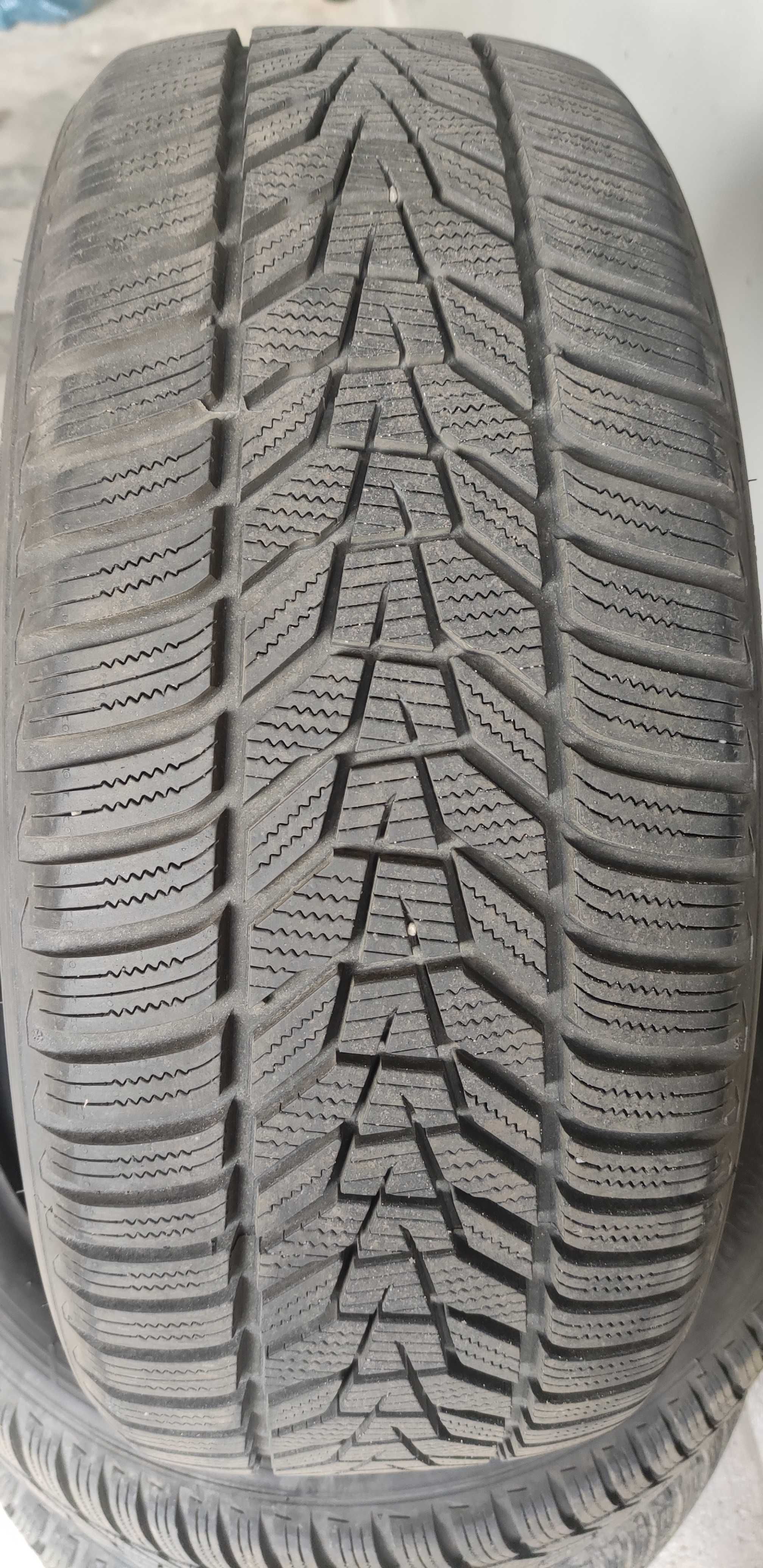 Opony Hankook Winter Icept Evo3 235/50 R18