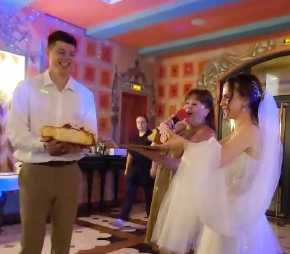 Ведуча-тамада400грн\г.Музика.Дим.Холодні вогні.Світло.Декор залу. Фото