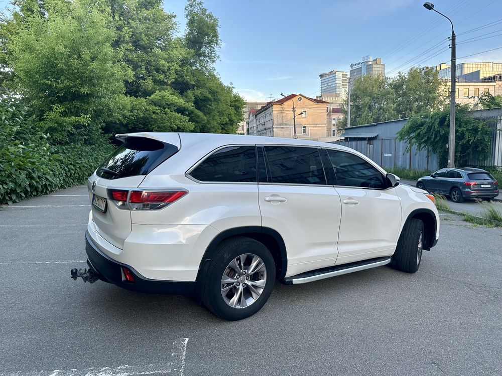 Toyota Highlander (можливий обмін на квартиру)