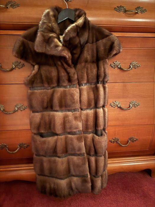 Норкова желетка)Плечі43см, довжина 90см