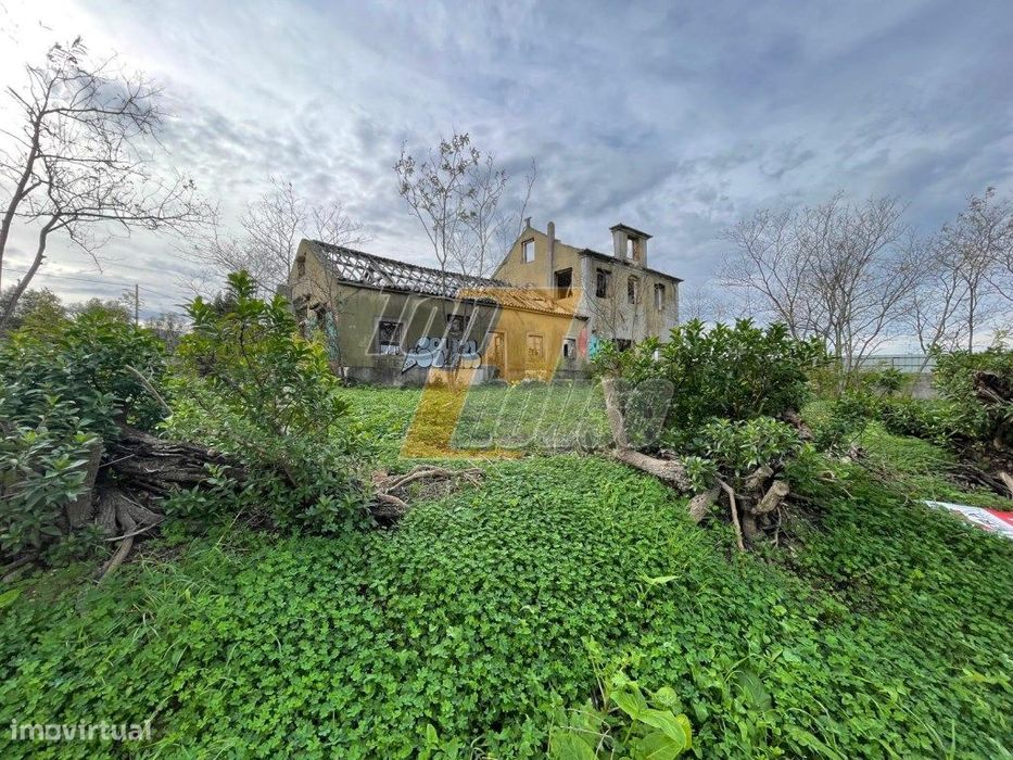 Lote de terreno urbano com 3 904 m2 - Casal do Marco