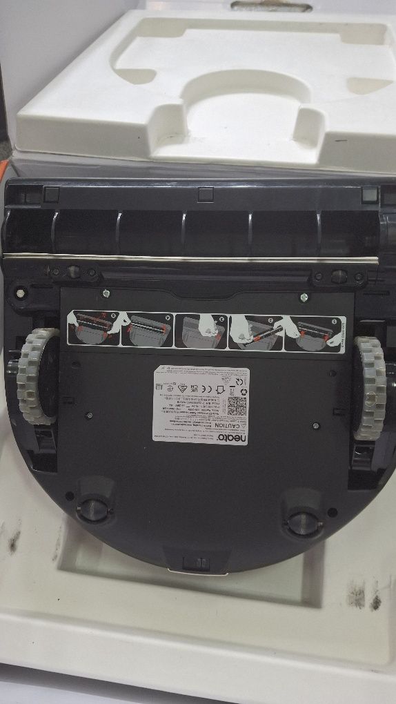 robot sprzątający neato D9 (1)