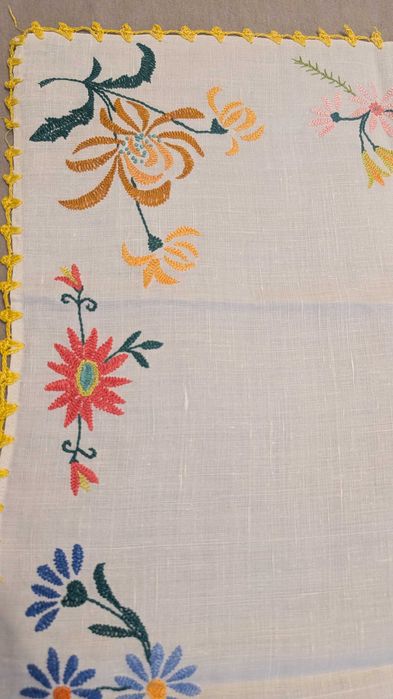 Bieżnik na ławę ręcznie tkany.