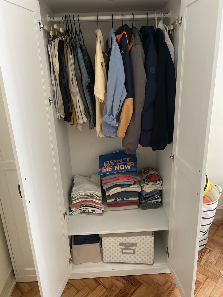 Armário Ikea com espelho