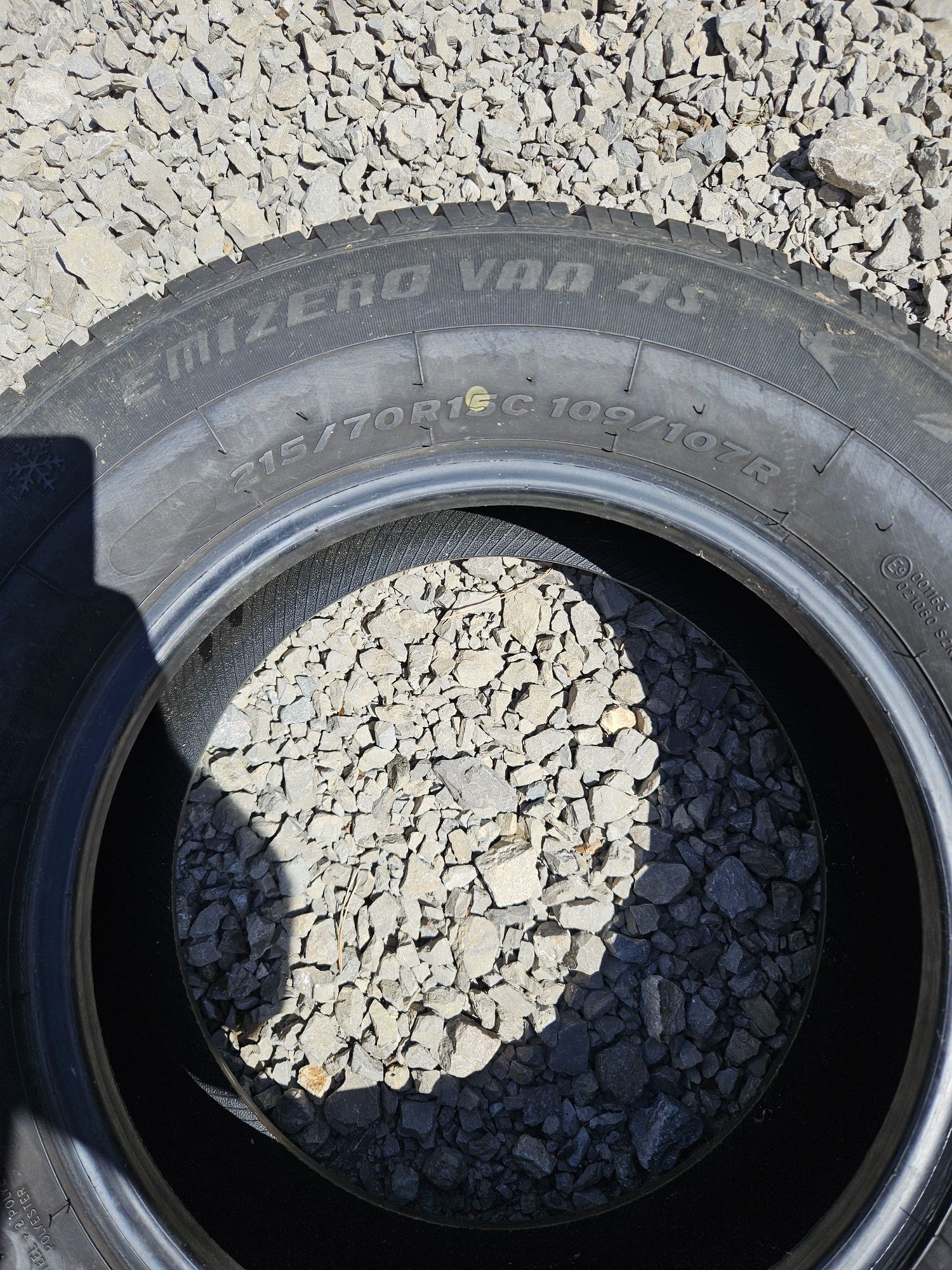 215/70 R15C całoroczne