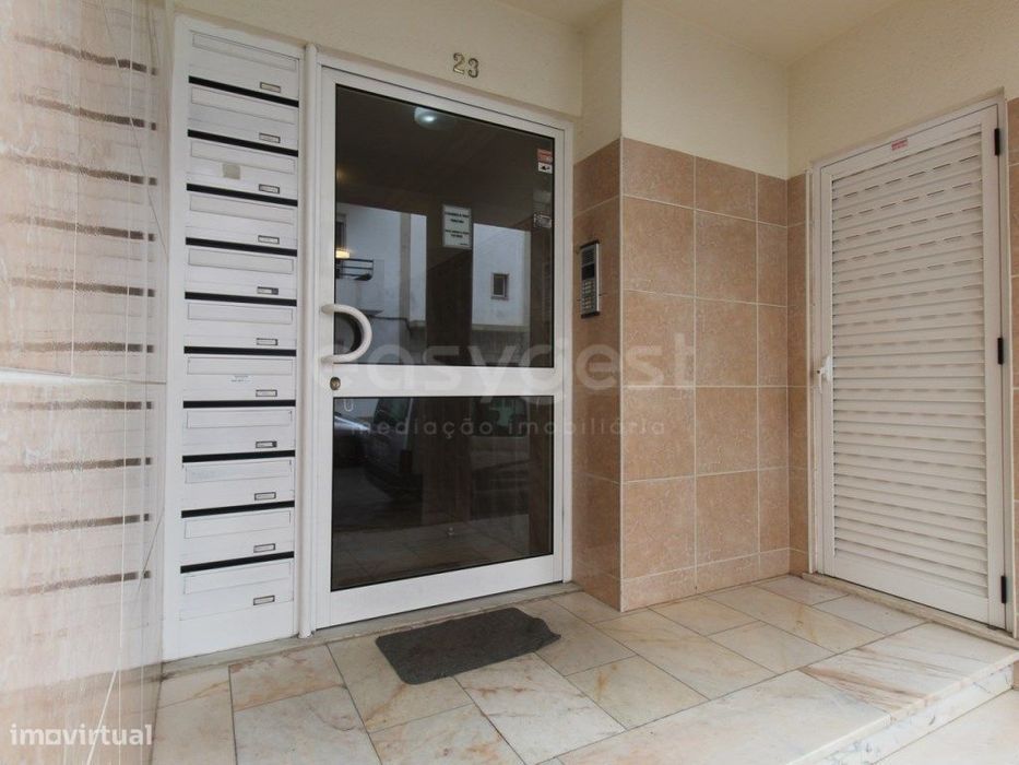 Apartamento T2 com elevador na rua Manuel Martins Garrocho em Olhão