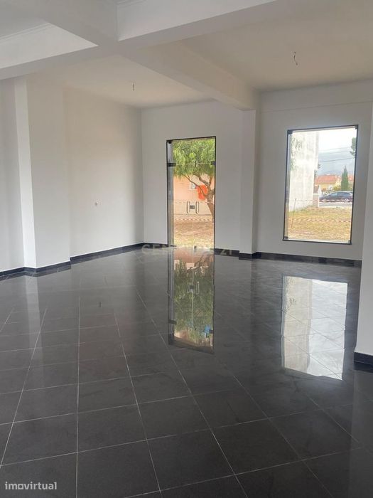 Loja para arrendamento na Quinta do Conde